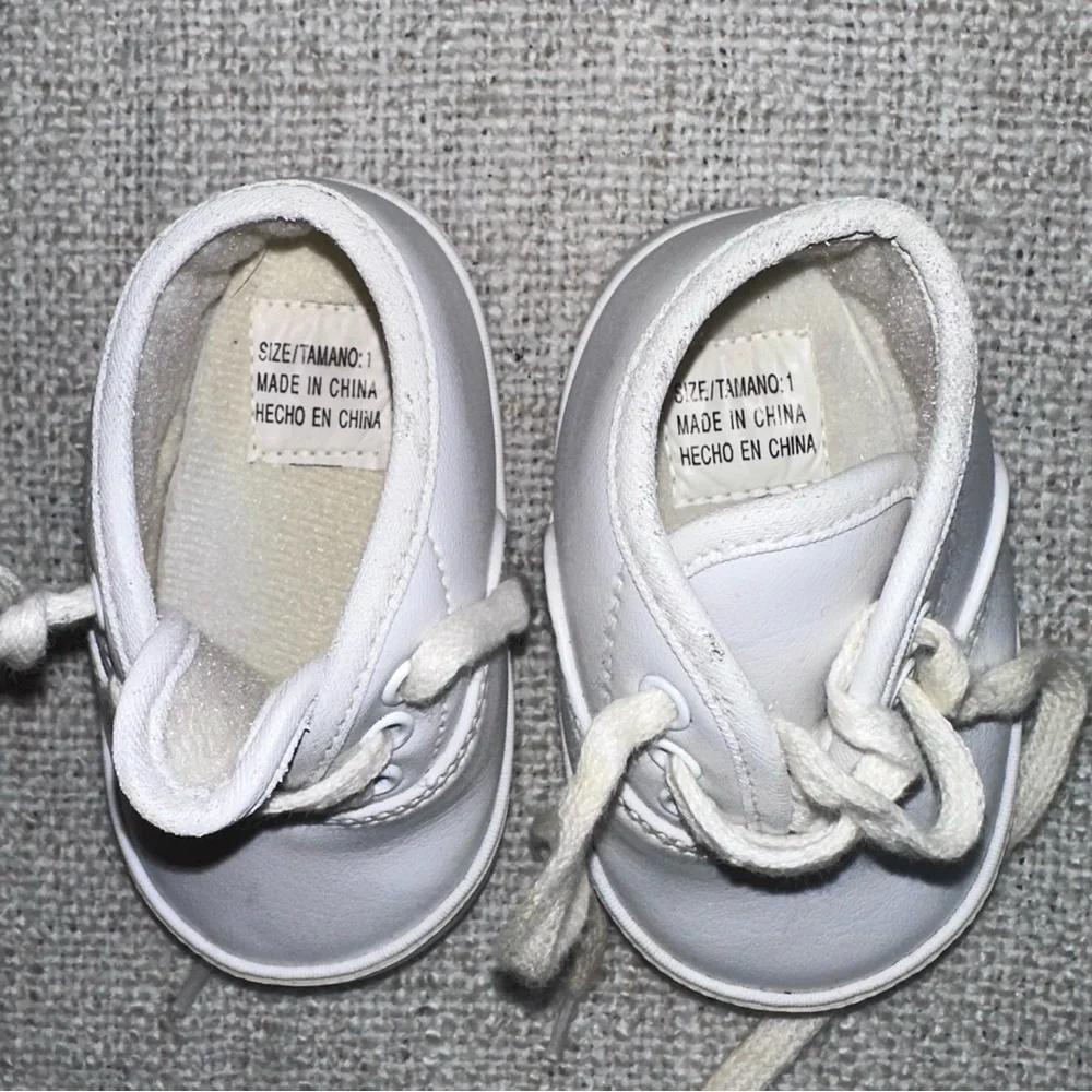 White Baby Crib Tennis Shoes Sneakers Leather Soft Sole Boy Girl Infant Size 1